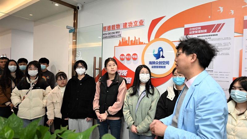 Payoneer转账到国内银行的时间受到以下因素的影响：